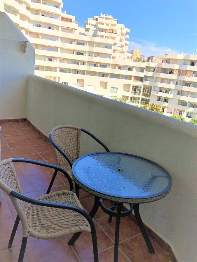 Precioso Apartamento Frente Al Mar Benalbeach Apartment เบนัลมาเดนา ภายนอก รูปภาพ