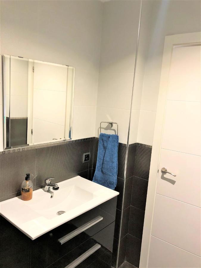 Precioso Apartamento Frente Al Mar Benalbeach Apartment เบนัลมาเดนา ภายนอก รูปภาพ