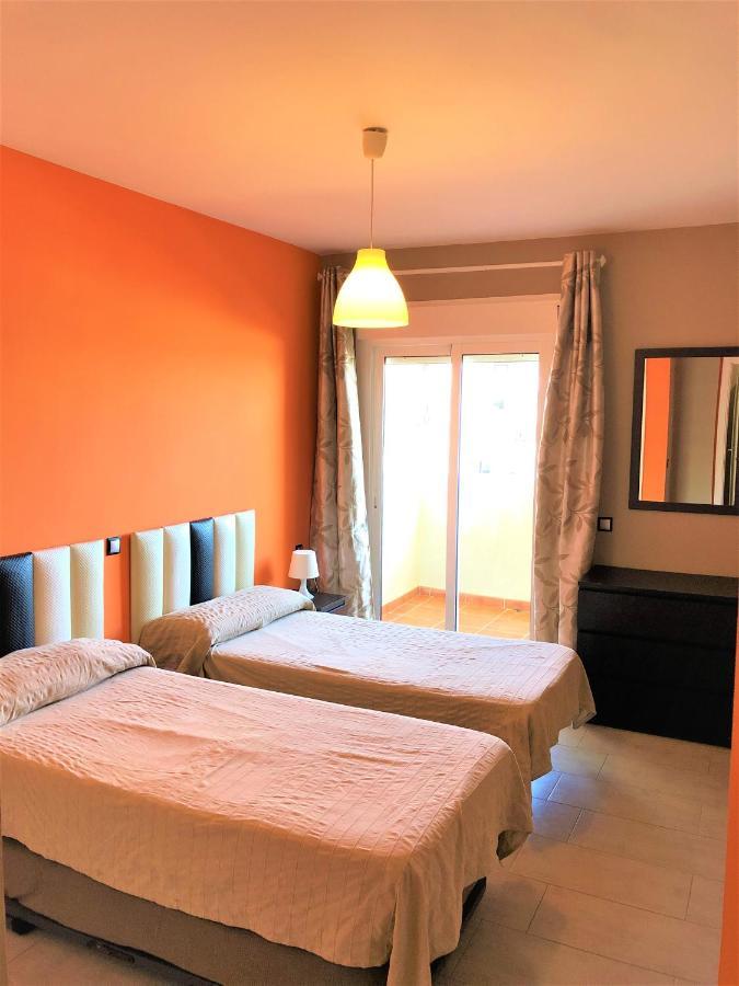 Precioso Apartamento Frente Al Mar Benalbeach Apartment เบนัลมาเดนา ภายนอก รูปภาพ